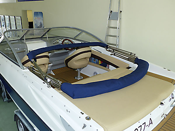 Gestänge der Bayliner 652 kann einfach für den Transport umgelegt werden